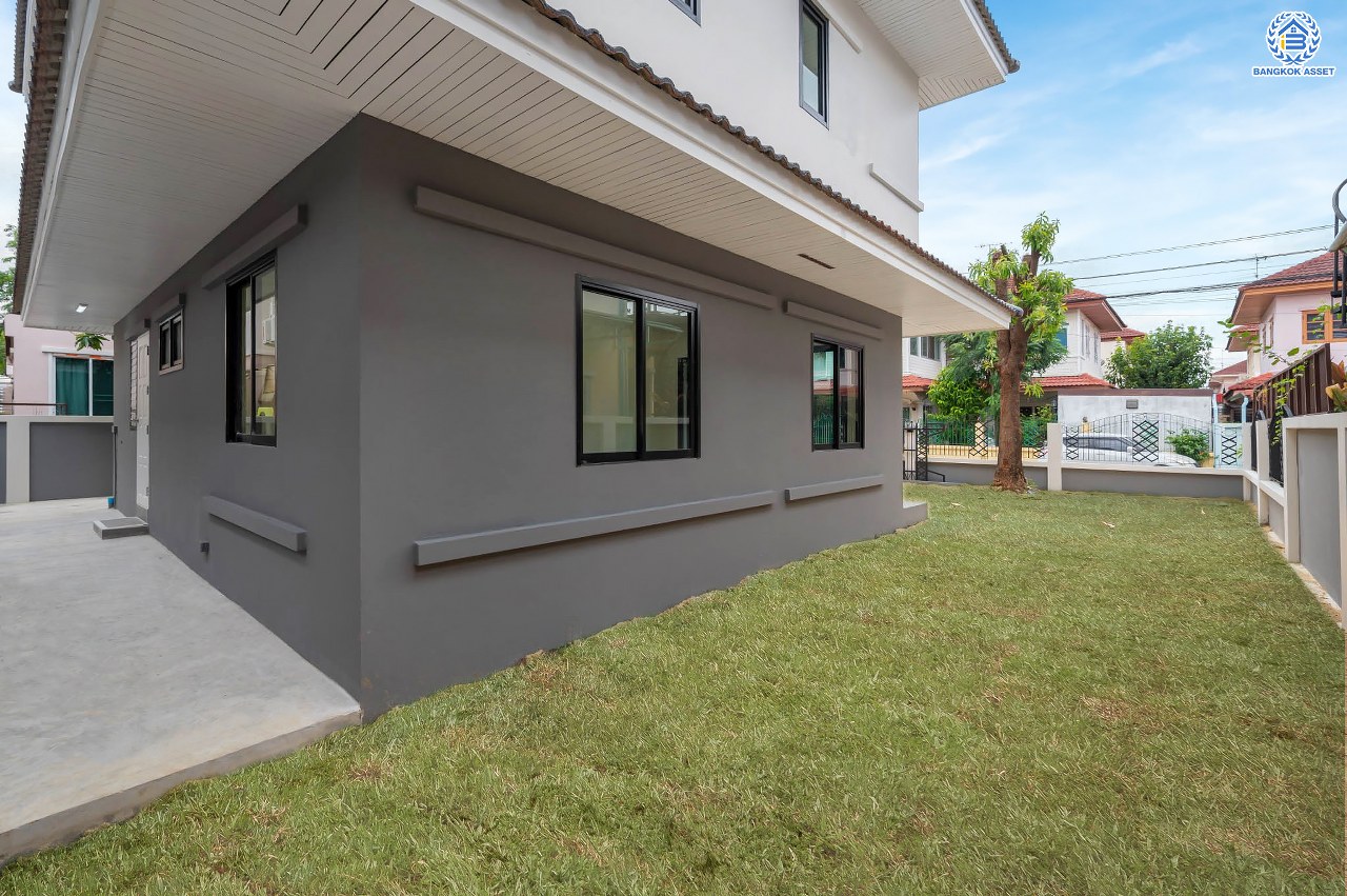 บ้านมือสองตกแต่งใหม่ โครงการ รติรมย์ 2 ราชพฤกษ์-กาญจนาภิเษก ซ.สวนผัก32 บ้านดีไซน์สวยพร้อมอยู่ เนื้อที่ 60 ตร.ว. ฟังก์ชัน 3 ห้องนอน 2 ห้องน้ำ 2 ที่จอดรถ บนทำเลศักยภาพ เชื่อมต่อหลายเส้นทางหลัก ใกล้ทางด่วน "ศรีรัช" และแหล่ง Community Mall ชั้นนำมากมาย